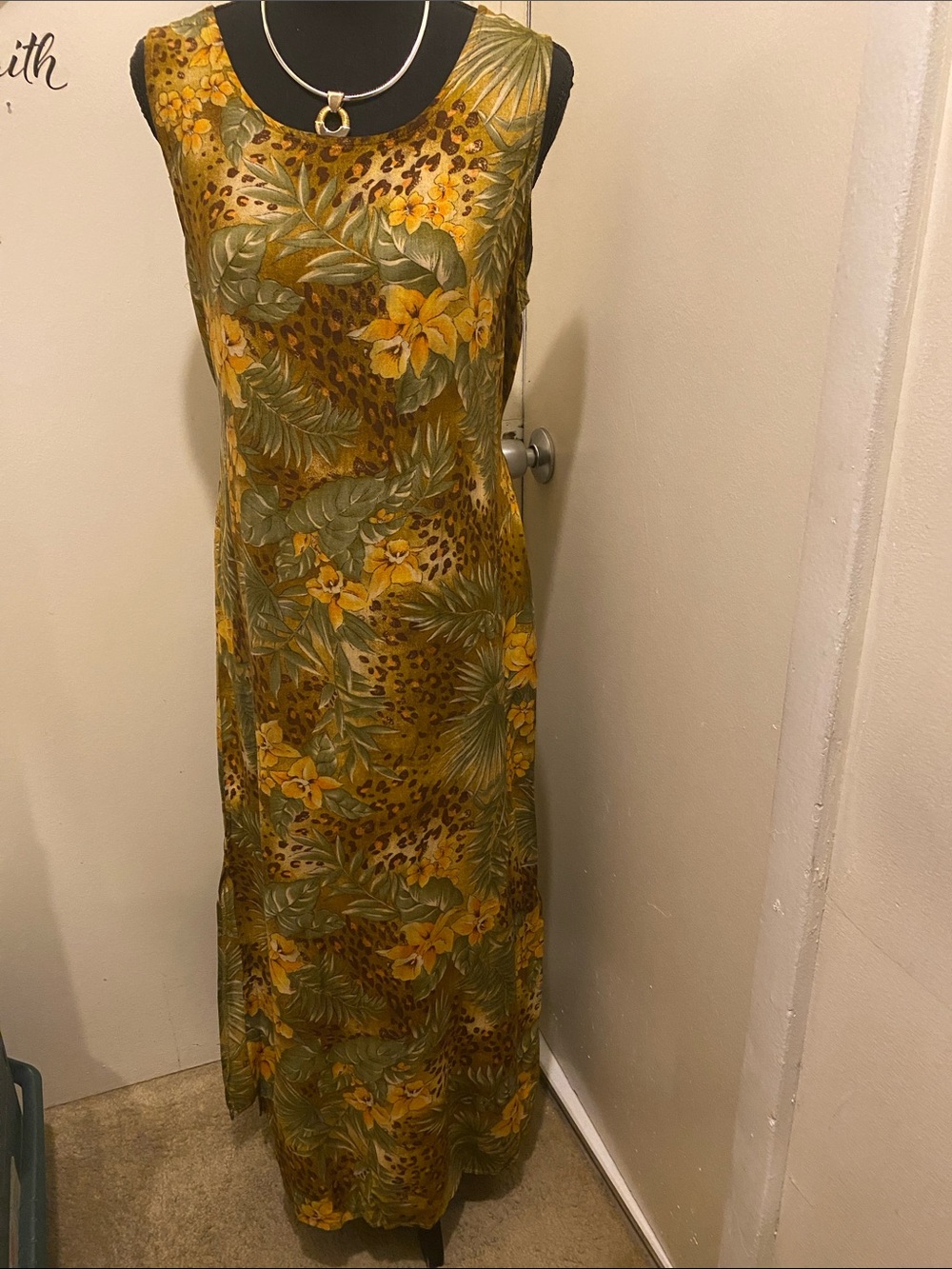 D) Style Studio Sleeveless Yellow Tie-back Floral Maxi Dress. Size Medium PTP 19